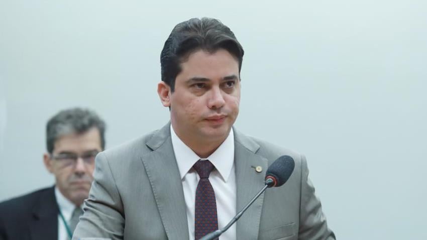 Junior Mano.