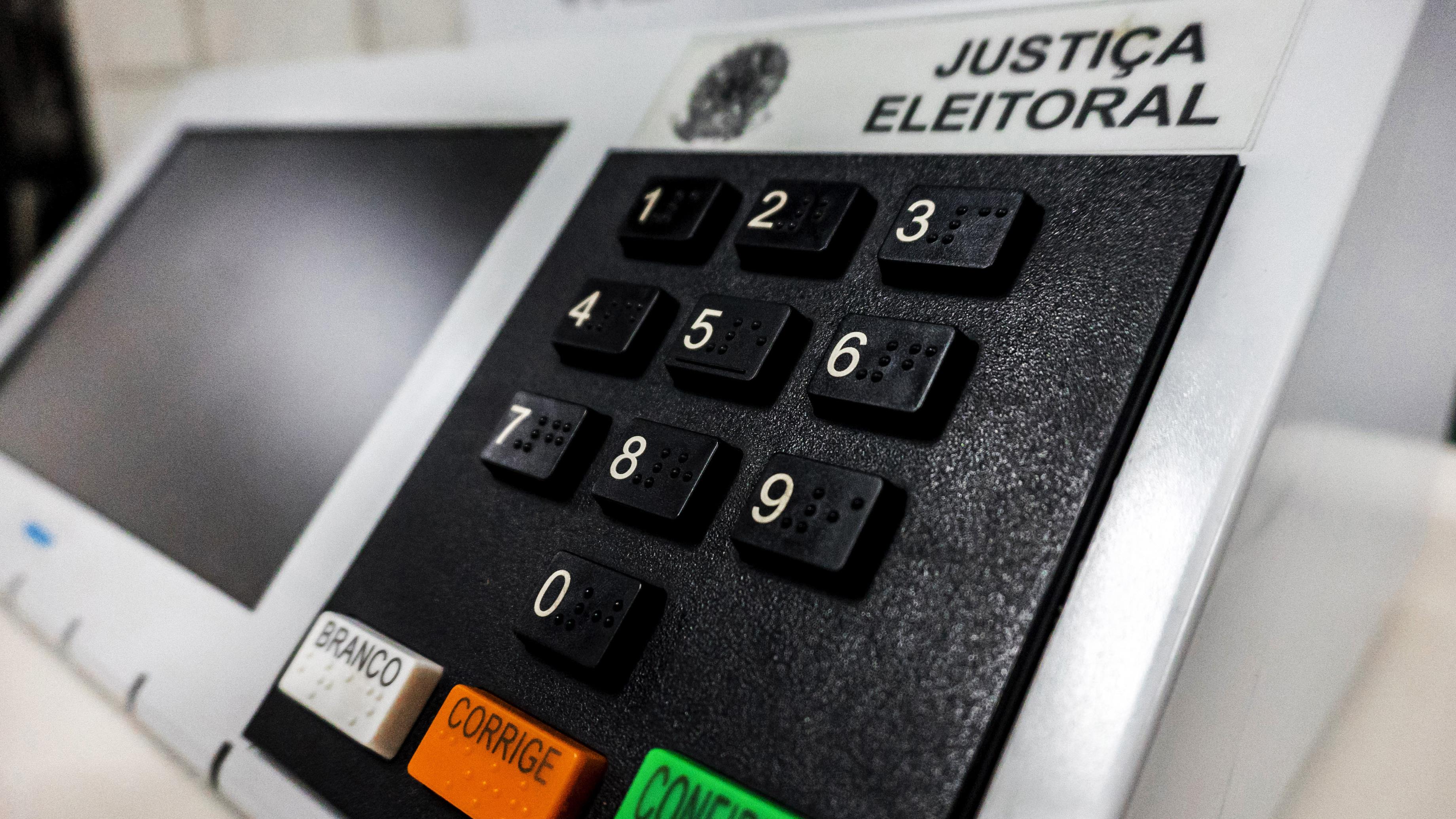 Aumento do uso de dinheiro público nas campanhas muda quem financia e quem decide nas eleições.
