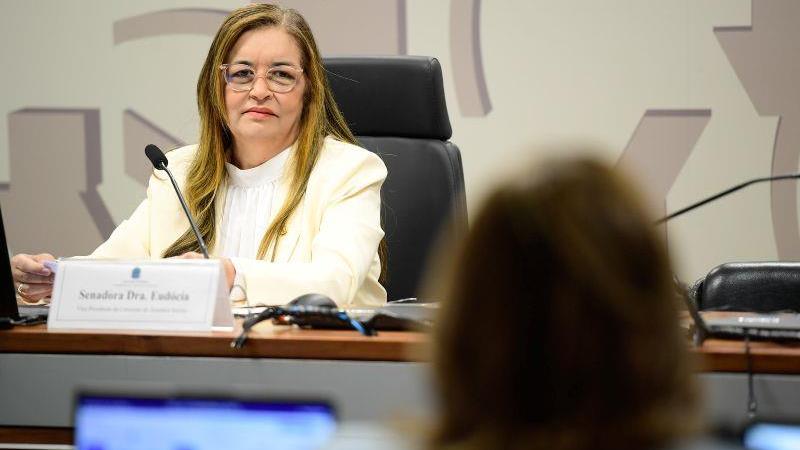 A senadora Dra. Eudócia (PL-AL) é a autora do projeto.