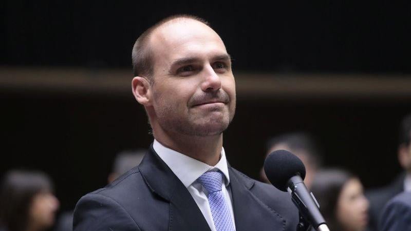 Eduardo Bolsonaro (PL-SP) pediu licença do mandato de deputado por 122 dias. O prazo acaba no final de julho.