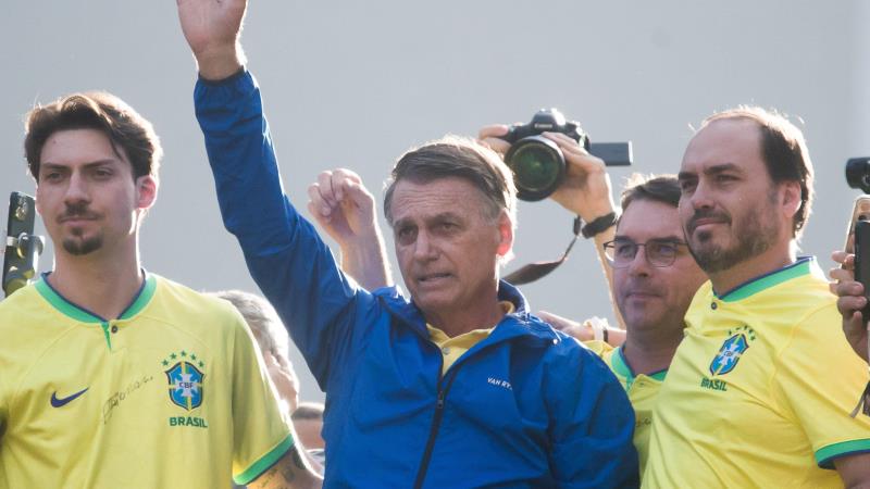 Trajetória de Bolsonaro e de seus filhos conta com o acúmulo de alianças rompidas.
