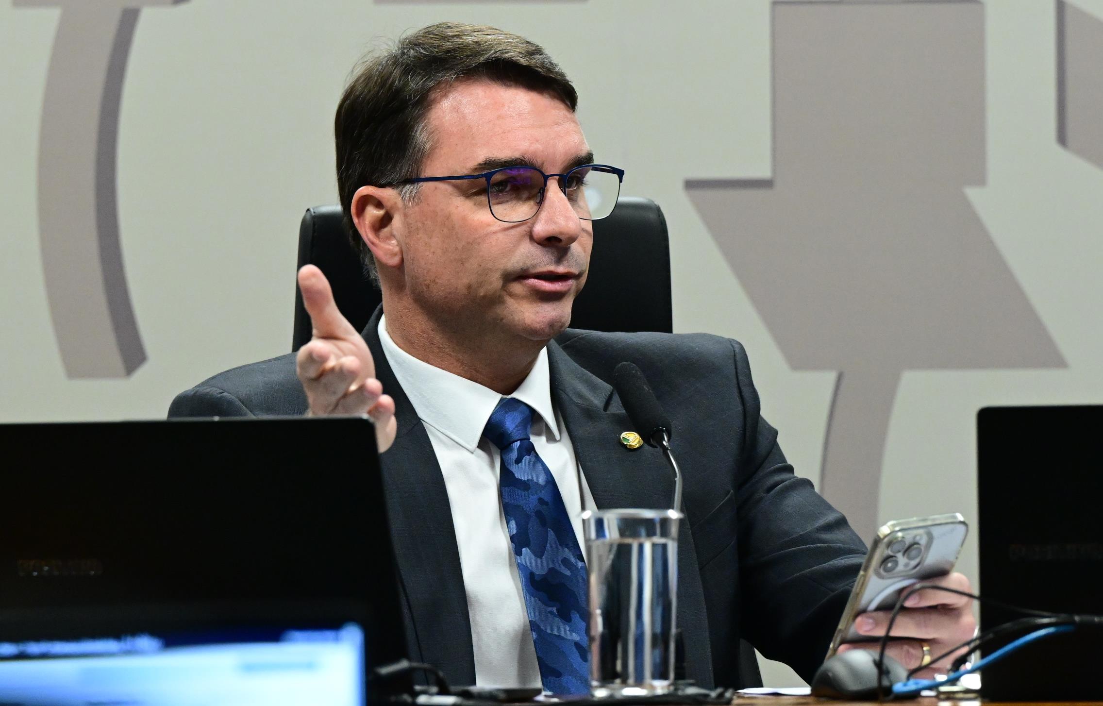 Flávio Bolsonaro.