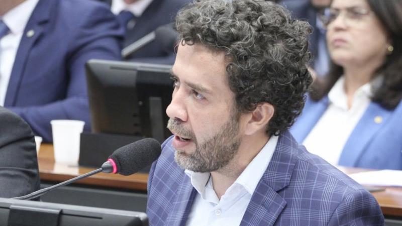 André Janones.