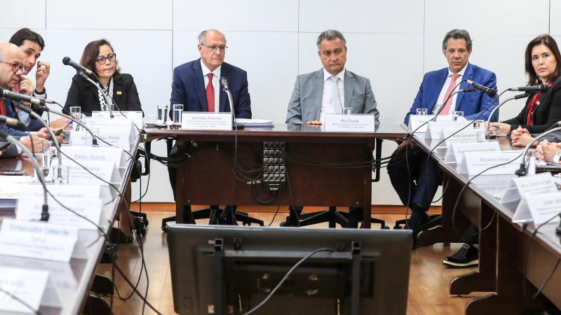 Comitê interministerial busca formar estratégias junto ao setor produtivo para negociar pacote tarifário de Trump.