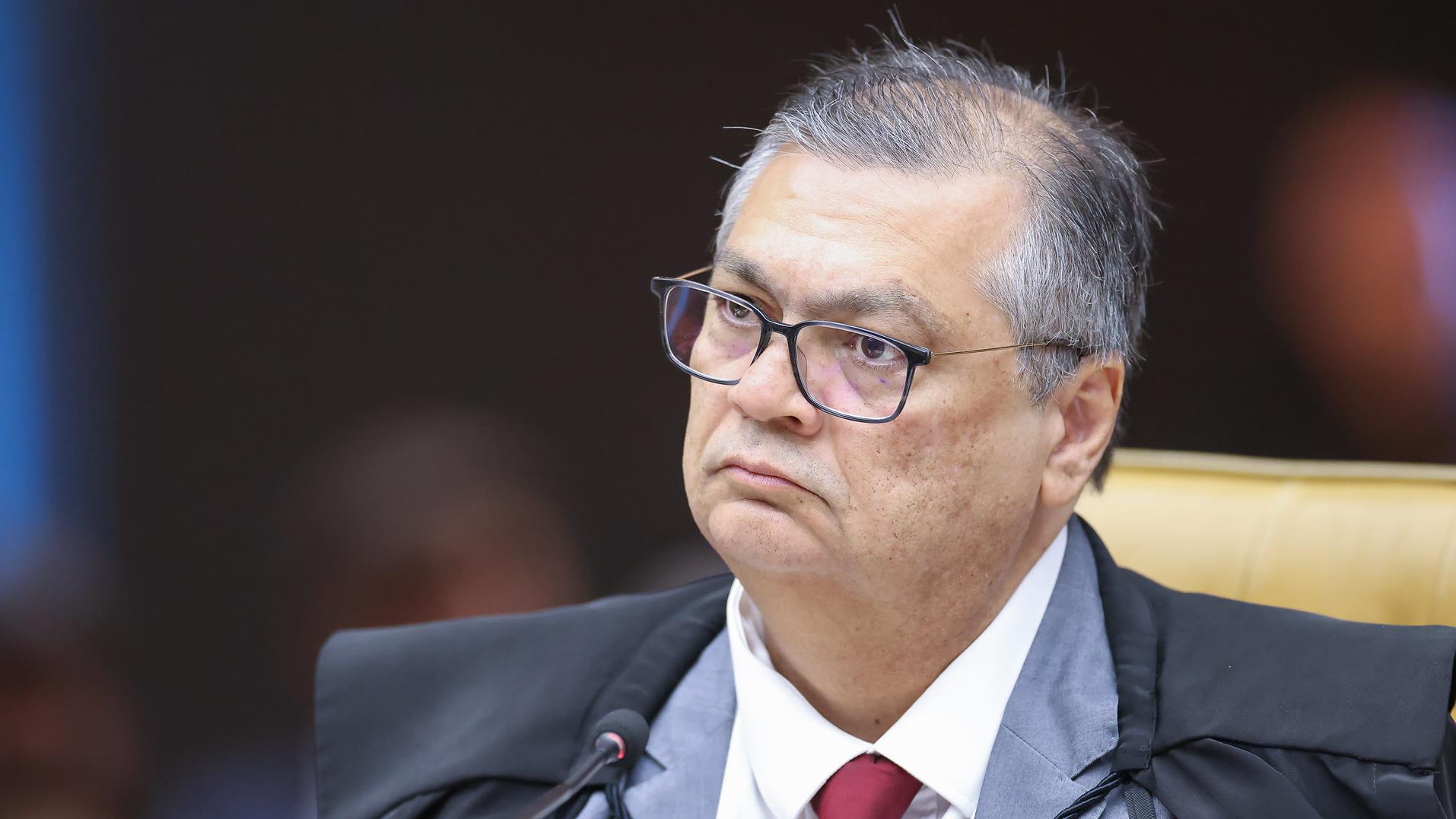 Voto de Dino é o primeiro no julgamento virtual que analisa decisão de Alexandre de Moraes.
