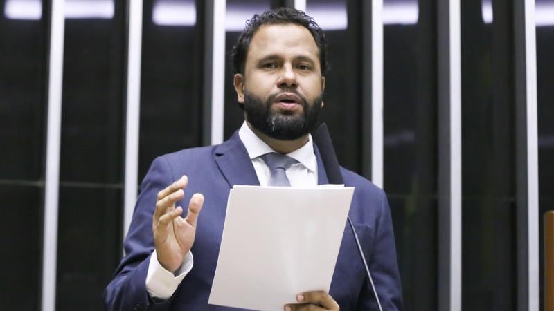 Deputado afirma que proposta visa proteger soberania nacional contra interferências externas.