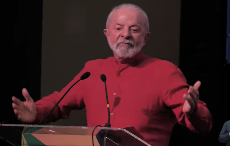 Lula discursa no Encontro Nacional do PT que empossou Edinho Silva na presidência do partido.