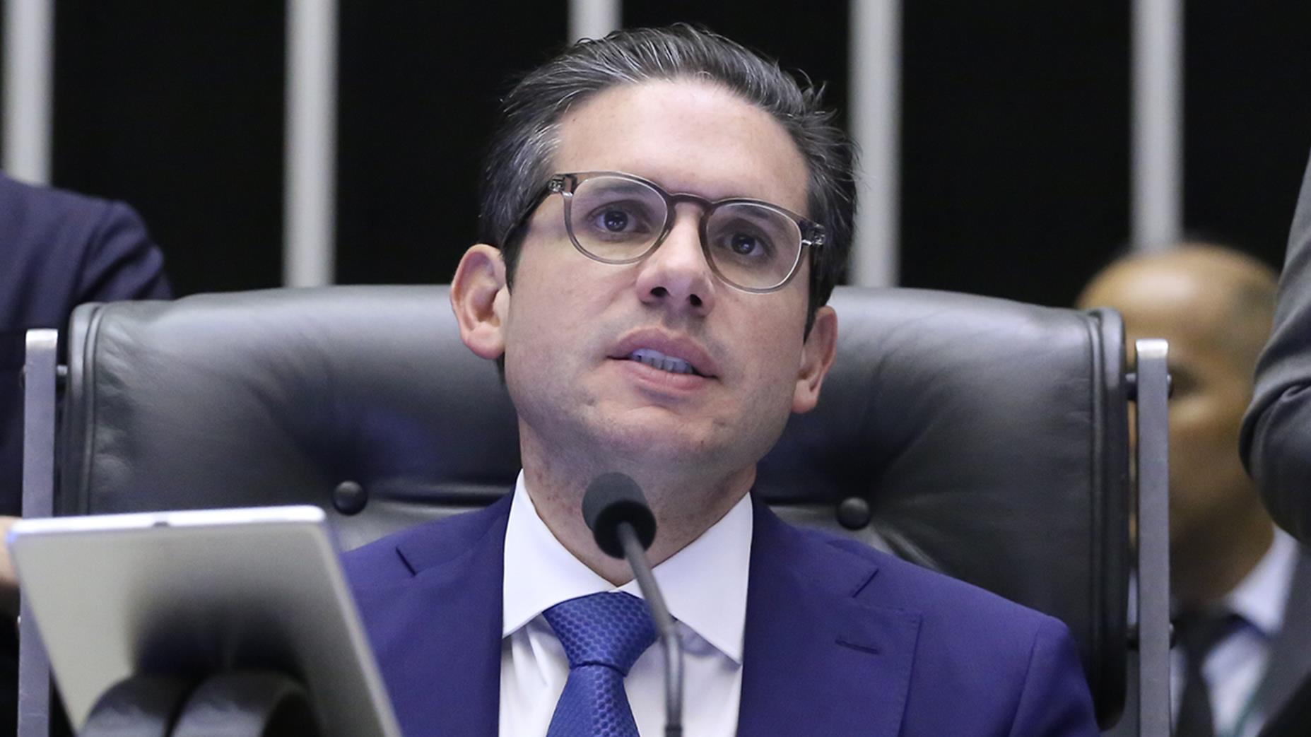 Motta cancelou sessão plenária e convocou reunião de líderes.