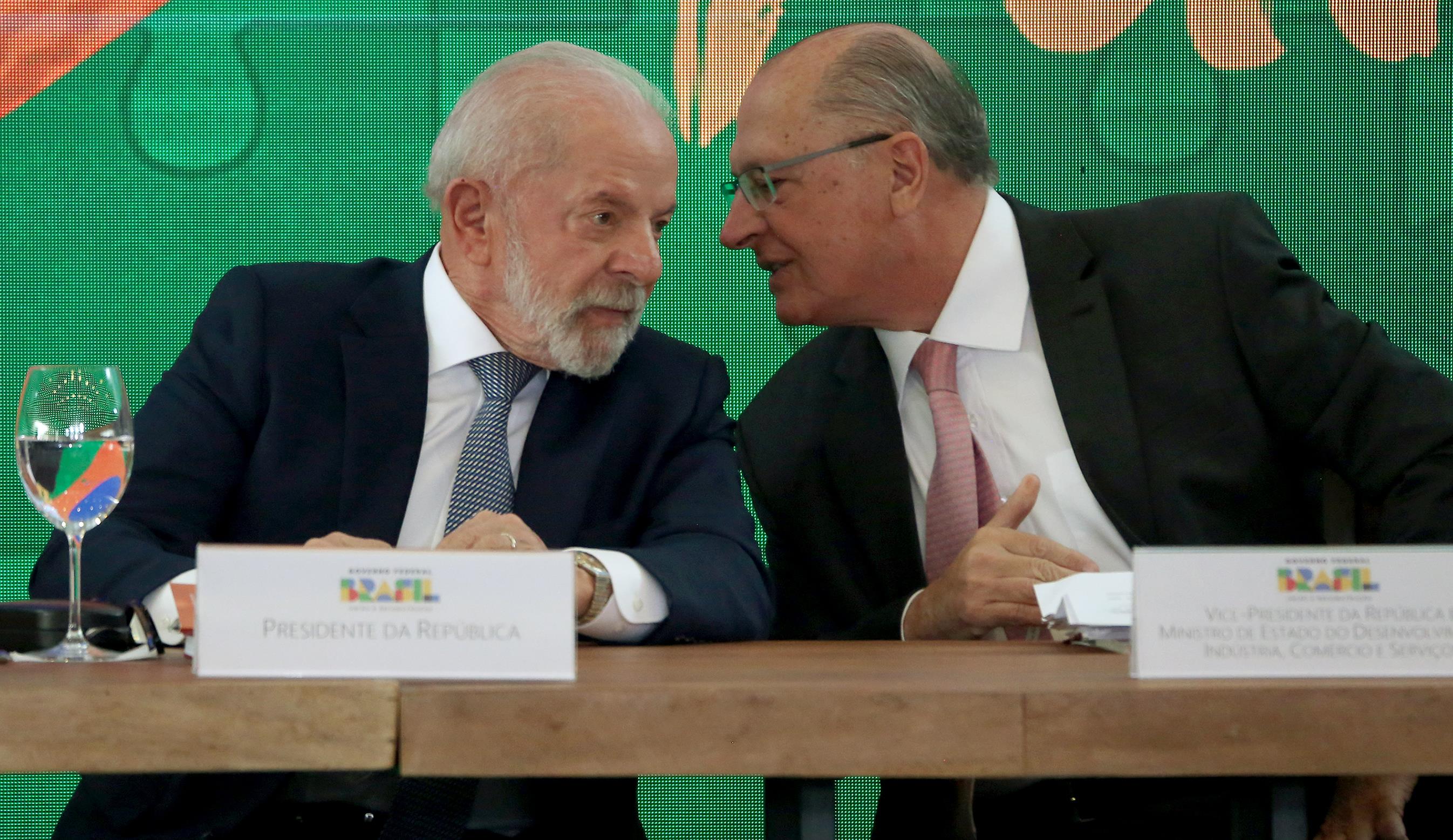 Lula e Alckmin definem, com Haddad, medidas que serão adotadas para socorrer exportadores mais prejudicados com o tarifaço de Trump.