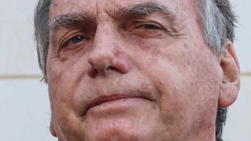 Moraes autorizou realização de exames médicos e visita de parlamentares ao ex-presidente.
