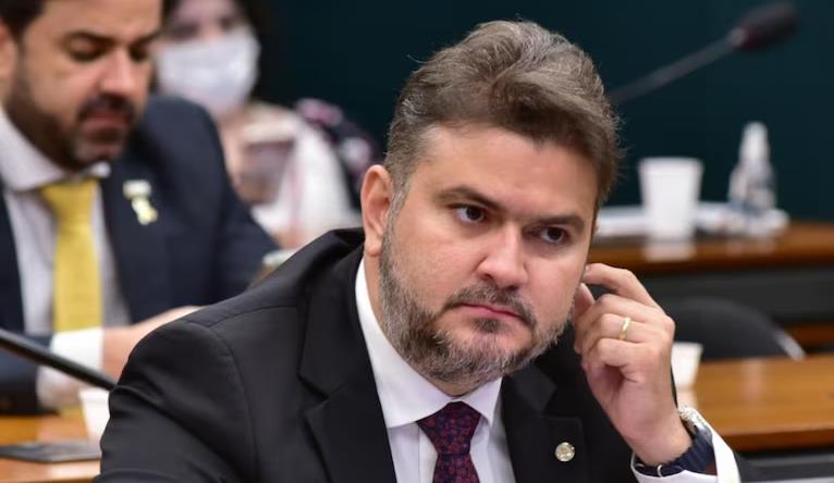Diego Coronel, corregedor da Câmara, defende tempo maior para ouvir deputados denunciados.