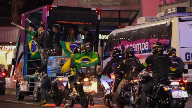 Armadilhas ideológicas prometem privilégios, mas perpetuam injustiças e corroem a solidariedade.