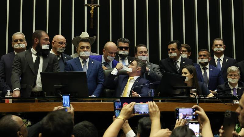 Resistência no Parlamento é dever cívico e que punições ampliariam injustiças.