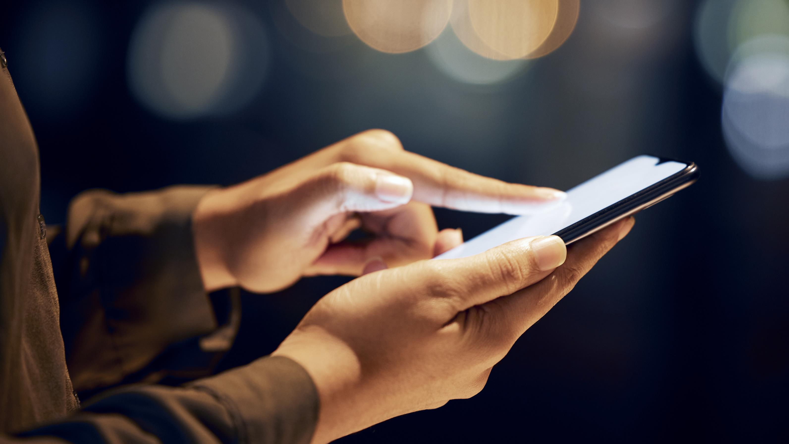 Interesses digitais, lobby estrangeiro e crises políticas podem travar avanços na regulação das plataformas.