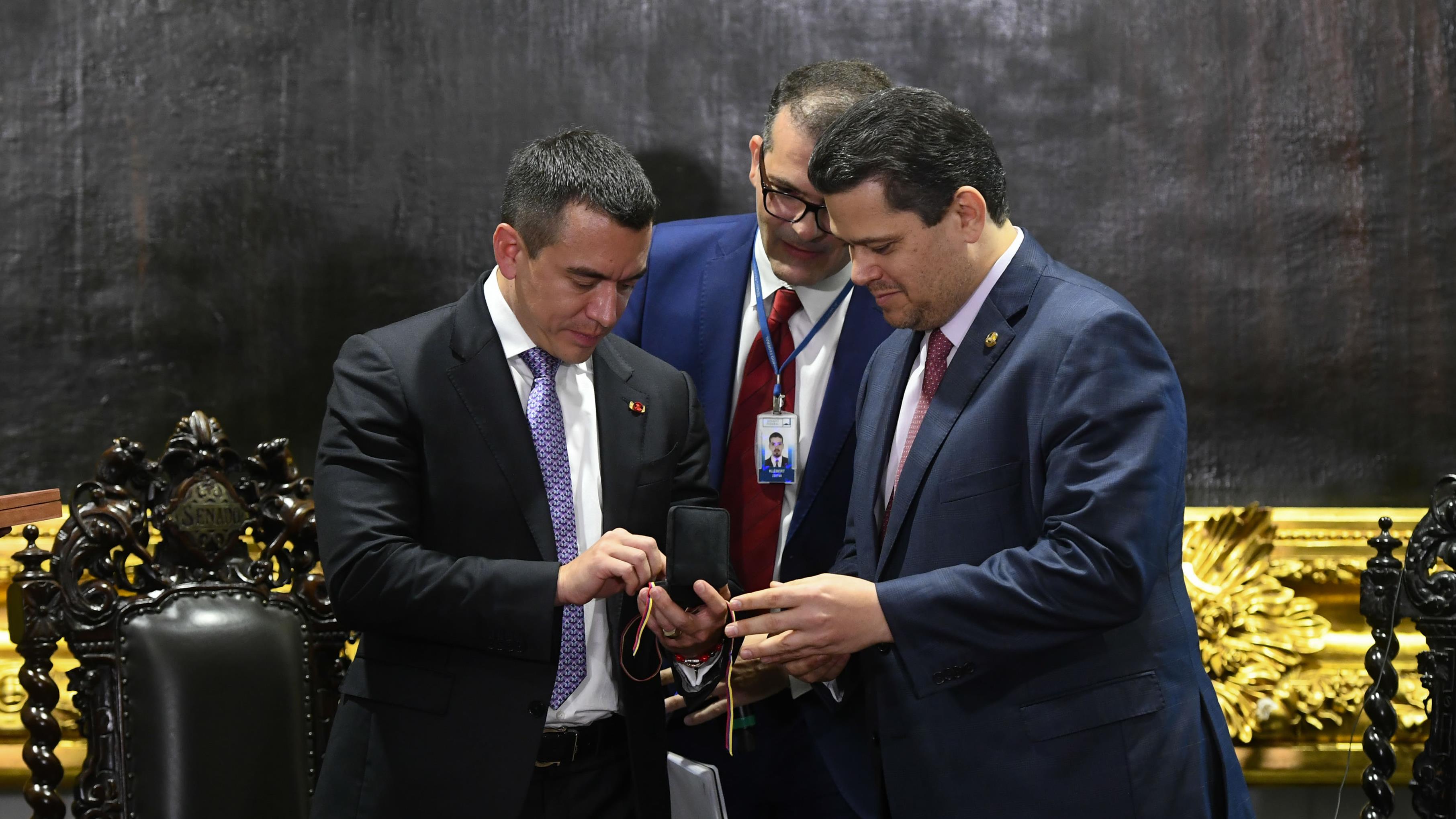 Noboa é recebido por Alcolumbre e Motta em visita ao Congresso.