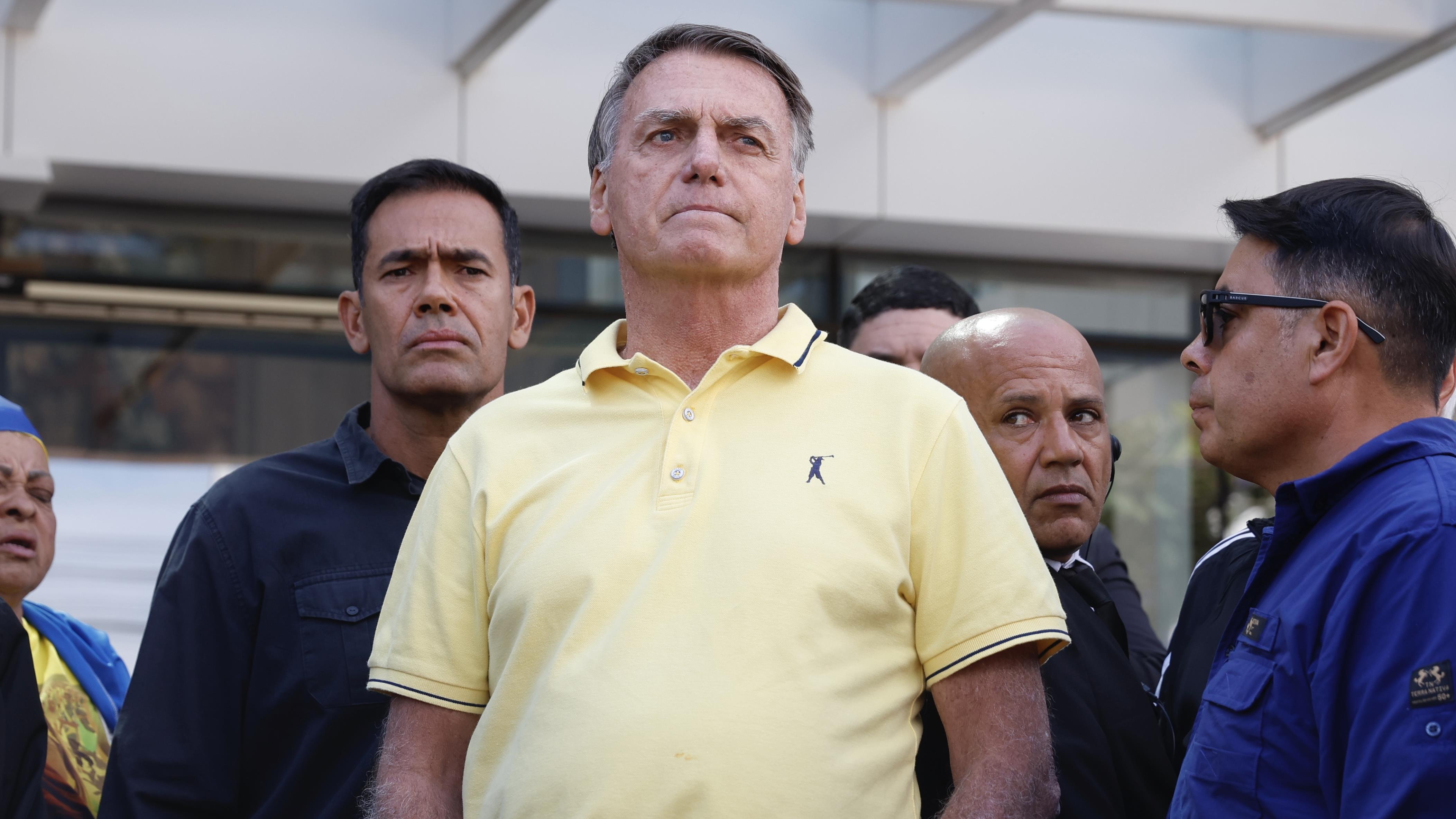 Decisão do TSE, recurso no STF e risco de extensão no TCU formam o quadro da inelegibilidade do ex-presidente.