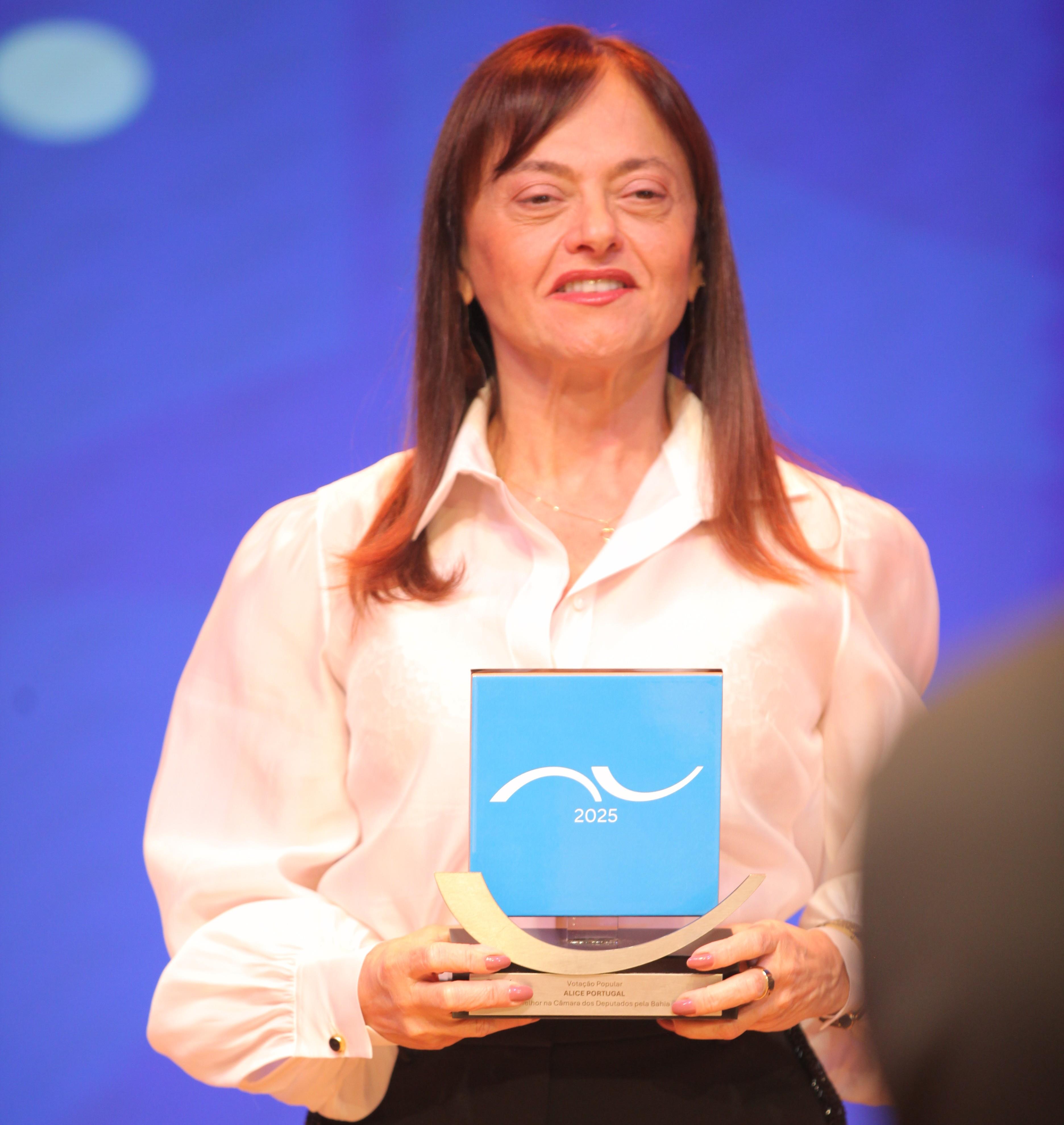 Alice Portugal, escolhido melhor deputado federal de Bahia pelo voto popular.