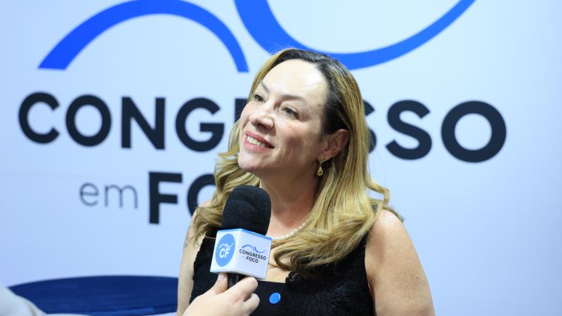 Delegada Adriana Accorsi, escolhida melhor deputada federal do Goiás pelo voto popular.
