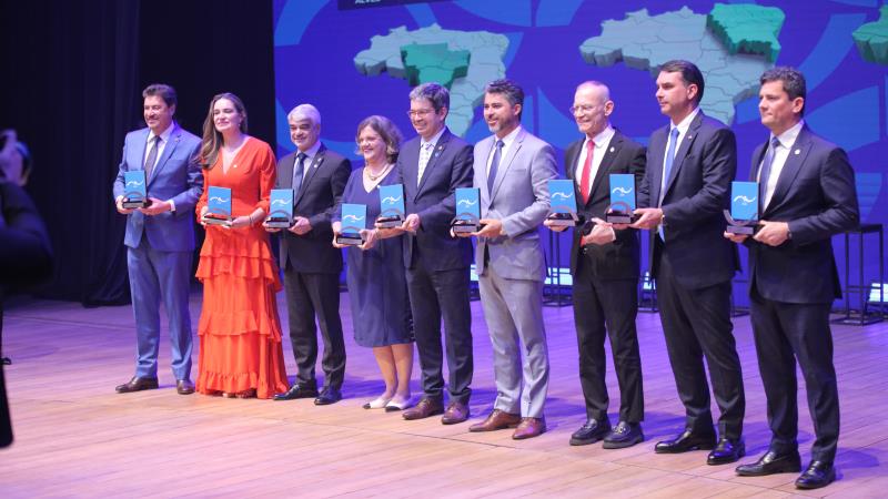 Senadores agraciados na votação popular por região brasileira no Prêmio Congresso em Foco 2025.