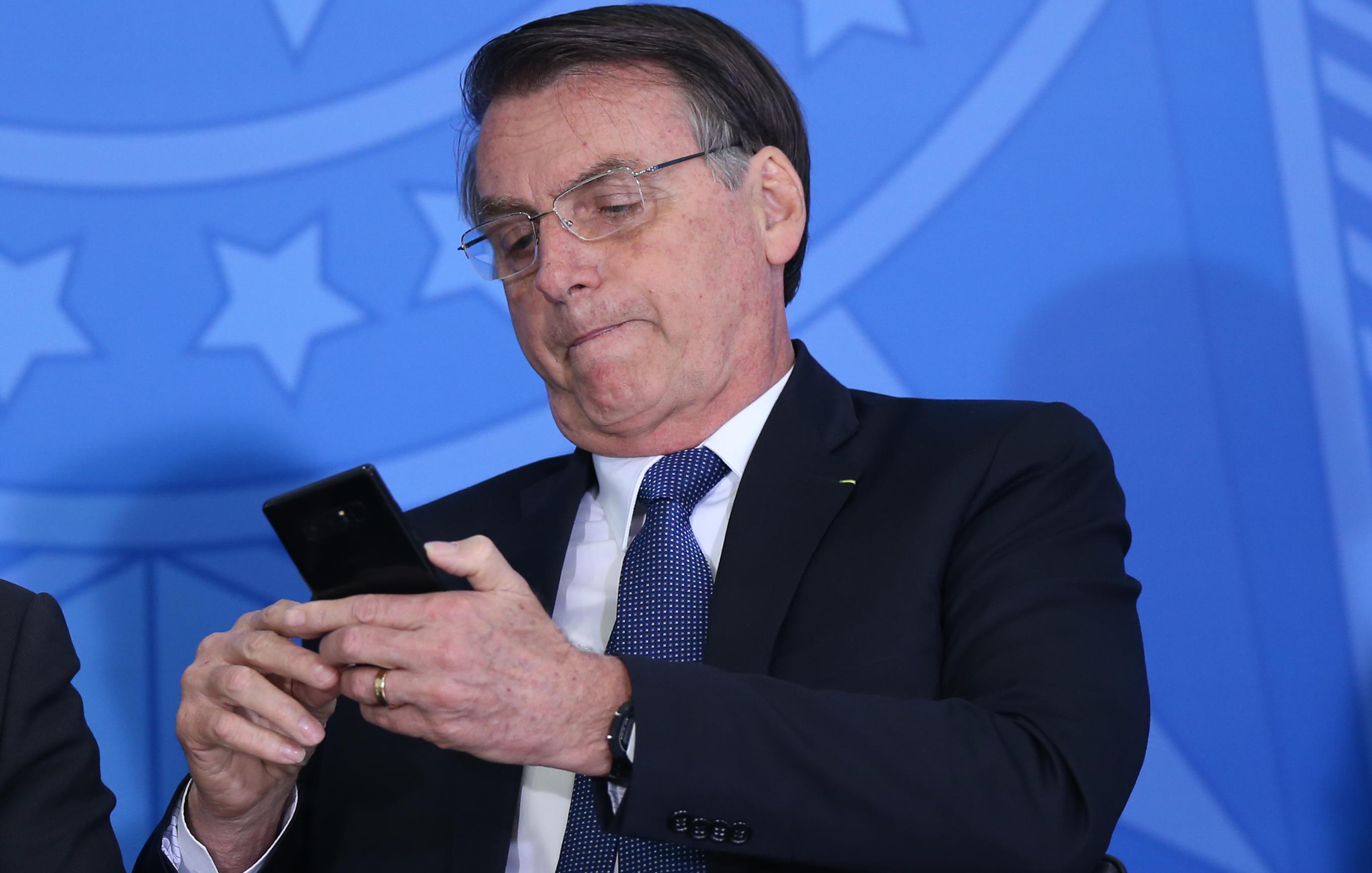 Em prisão domiciliar, Bolsonaro é acusado de descumprir restrições impostas pela Justiça.