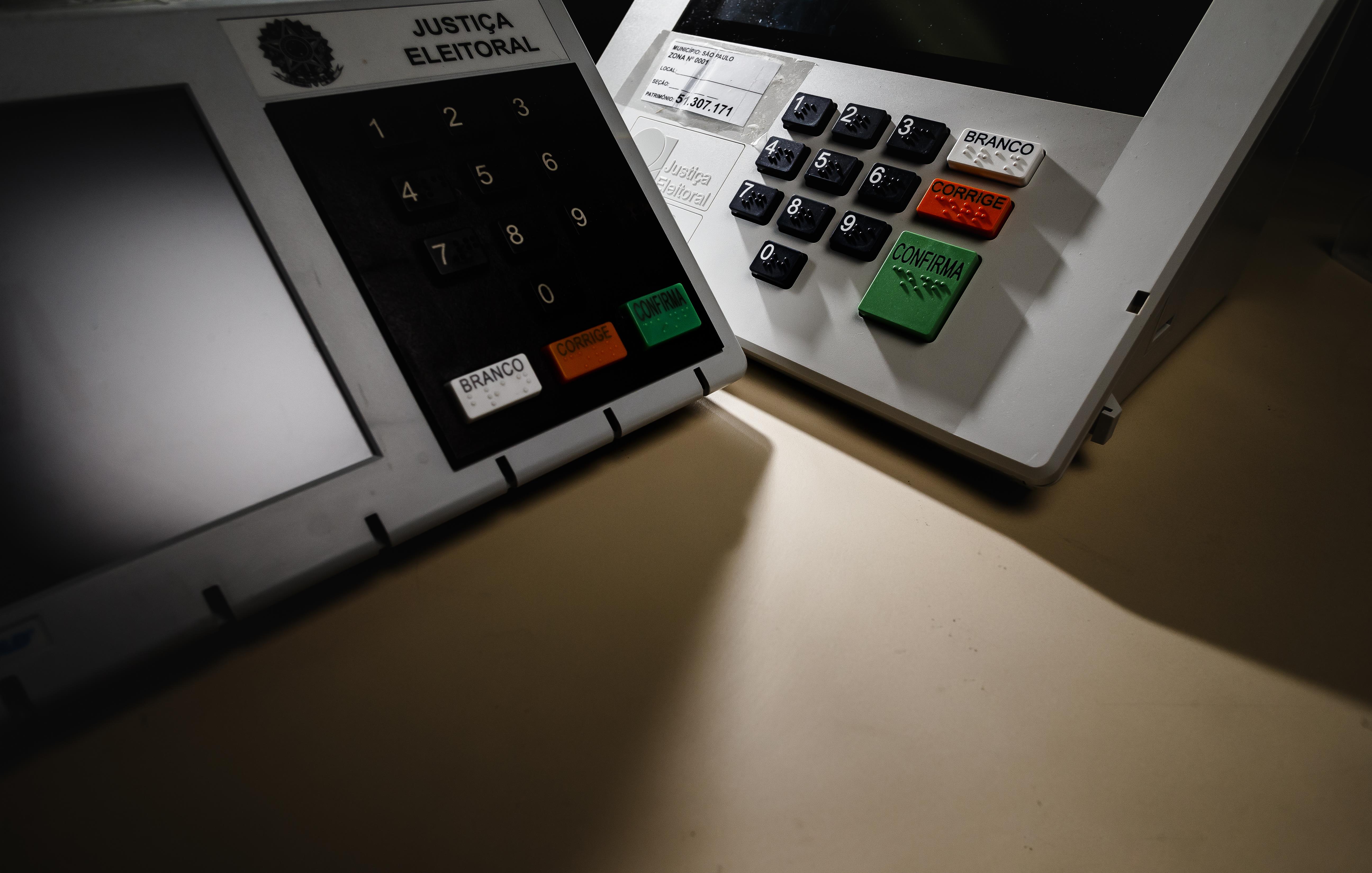 Pela versão aprovada na CCJ, leitor poderá checar voto impresso com o registrado na urna eletrônica. 