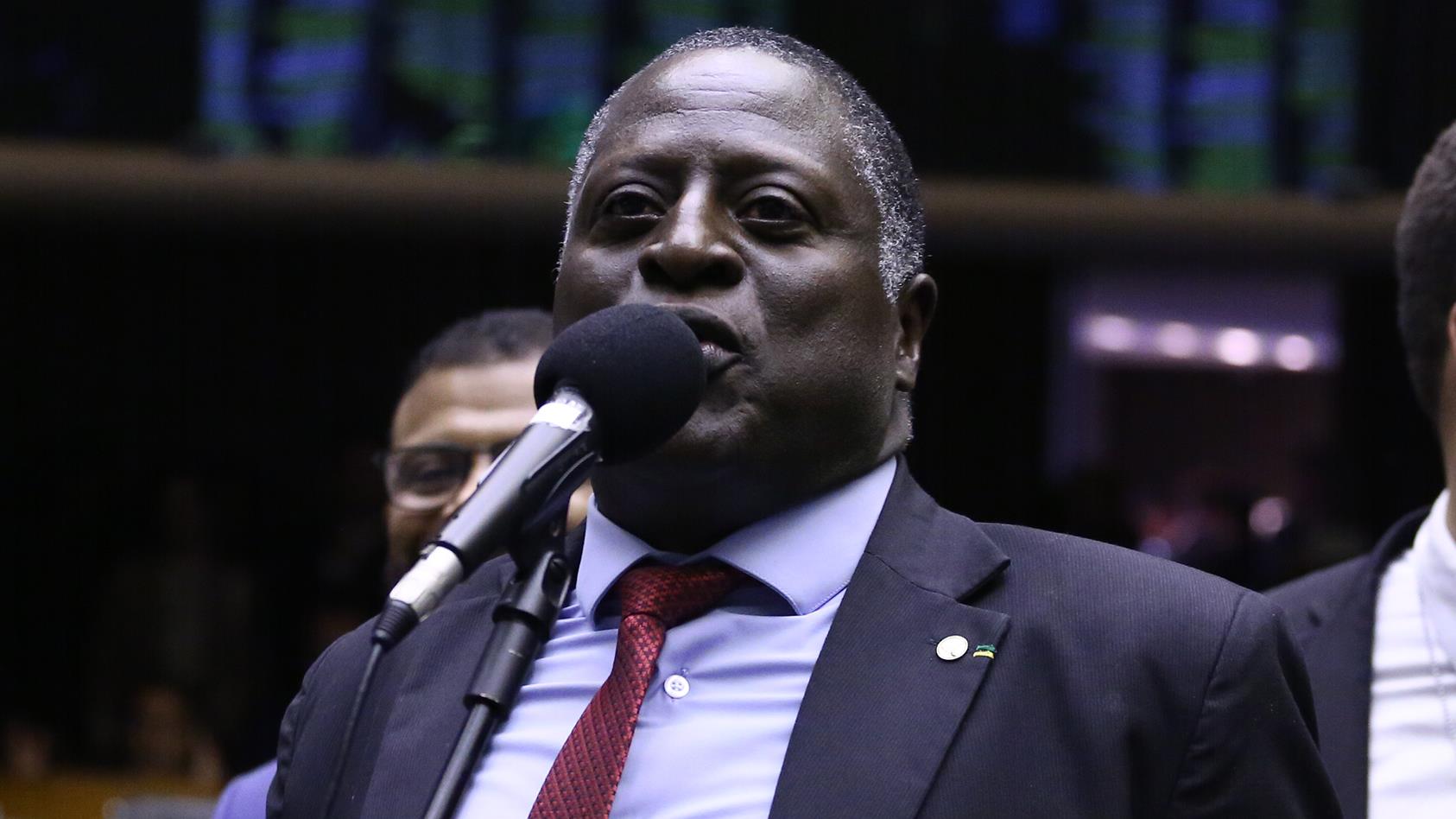 Helio Lopes cita caso da UFS e amplia restrições já debatidas no Senado para todas as avaliações acadêmicas e federais.