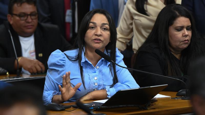 Senadora alega que proibição do presidente da CPMI configura uma 
