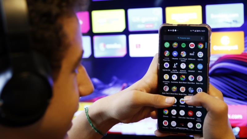 Proposta cria regras para dificultar a exploração de imagem de menores de idade nas redes sociais.