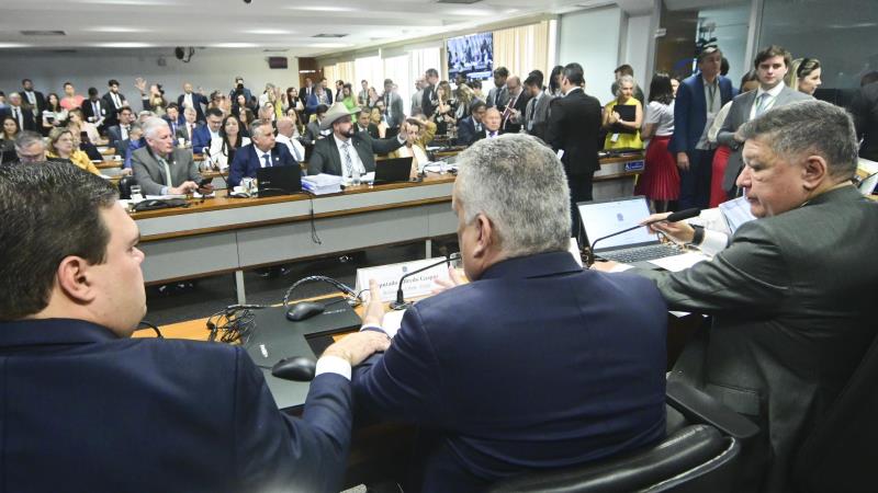 Parlamentares querem detalhes sobre a origem das denúncias e o avanço do inquérito.