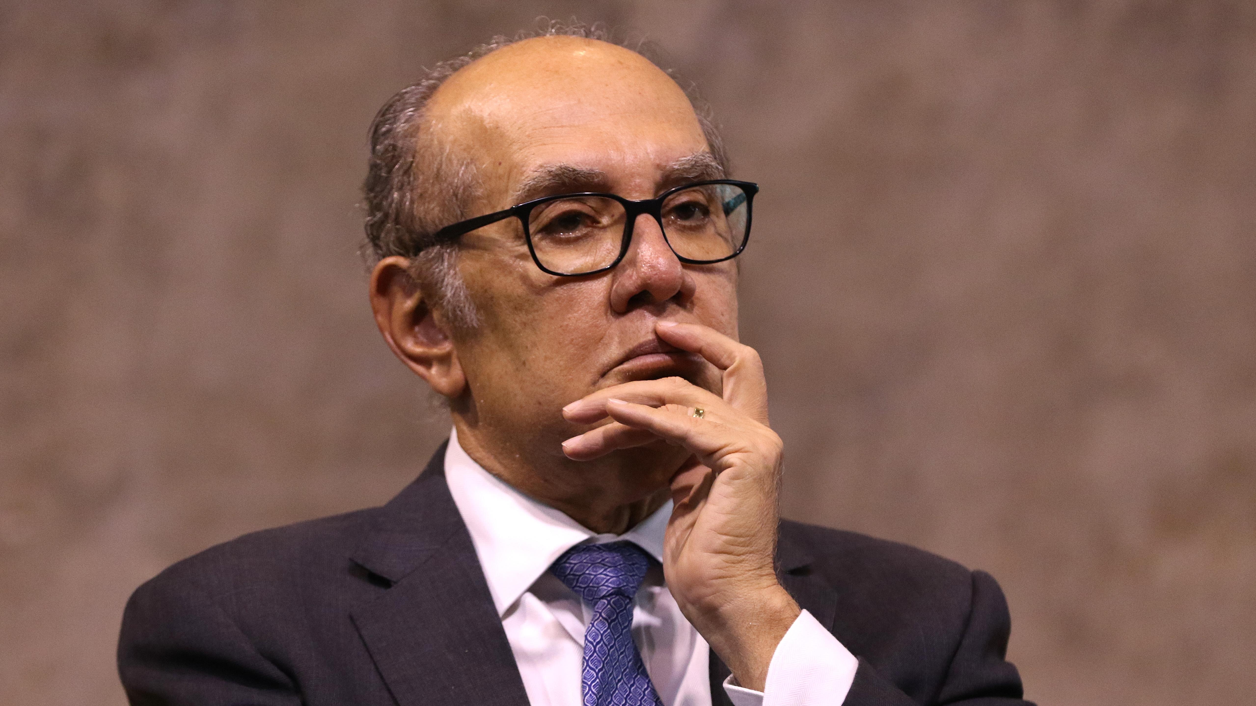 Gilmar Mendes afirma que serviços por aplicativo possuem natureza própria, devendo receber tratamento específico.