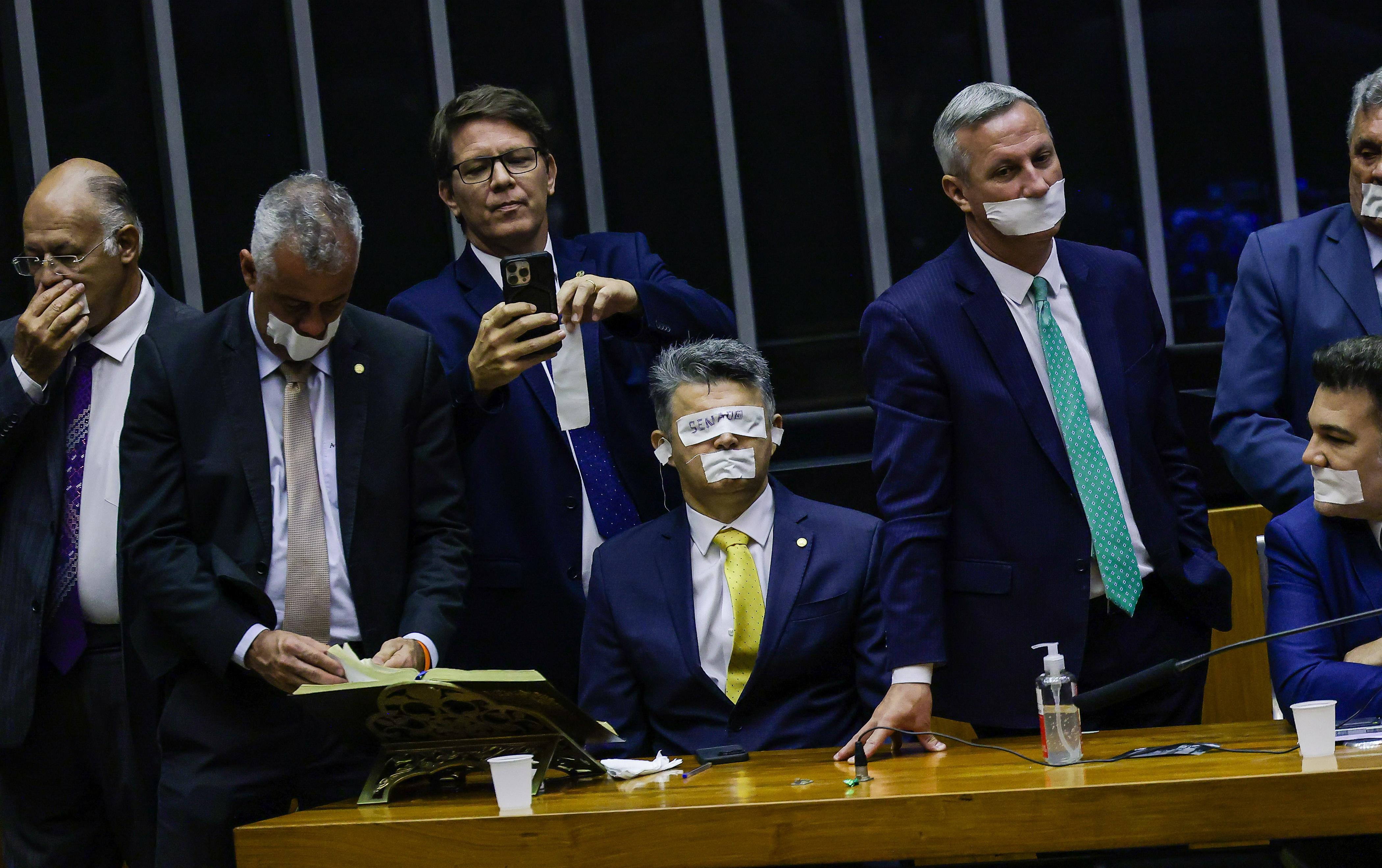 Agosto de 2025: deputados ocupam a Mesa da Câmara para cobrar votação da anistia para Bolsonaro e outros acusados de tentativa de golpe.