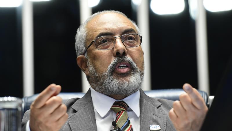 No projeto, Paim apresenta dados que demonstram queda da cobertura previdenciária.