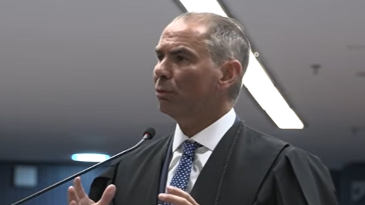 José Luis Mendes de Oliveira Lima é o advogado de Braga Netto.