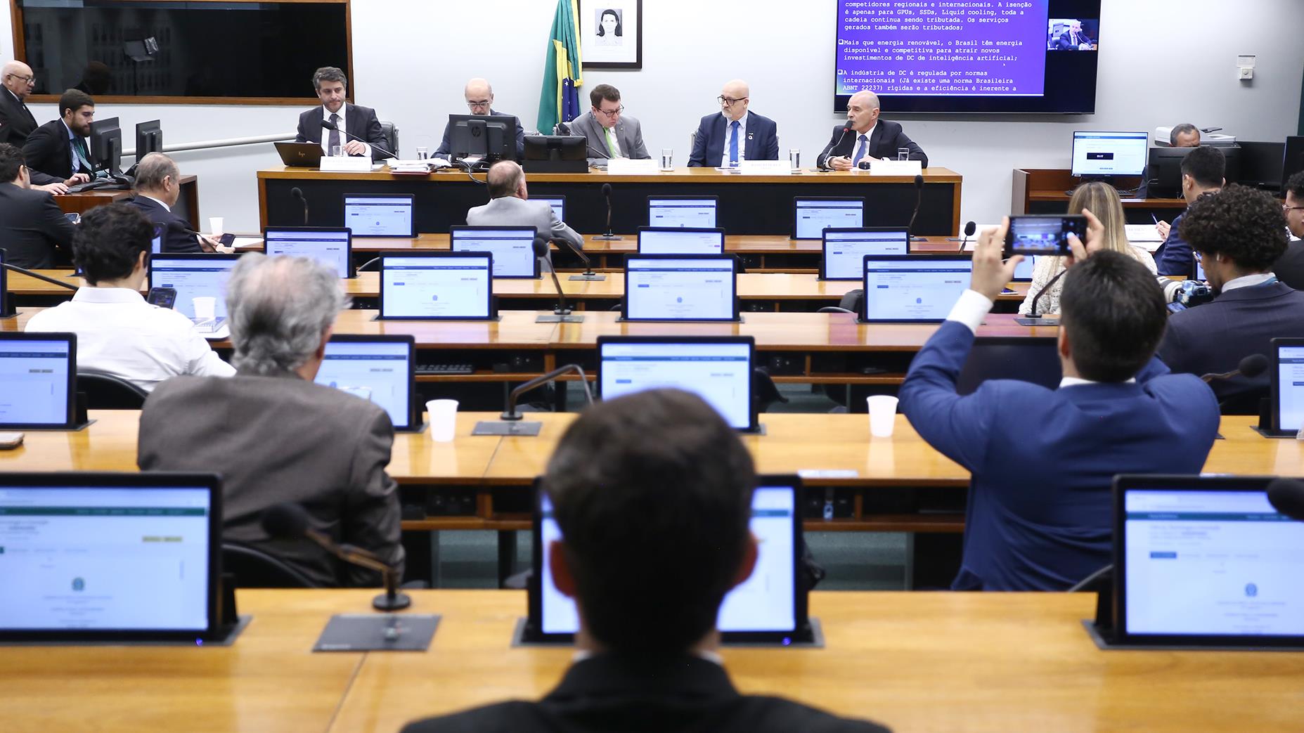 Audiência Pública - Desafios e oportunidades dos data centers no Brasil.