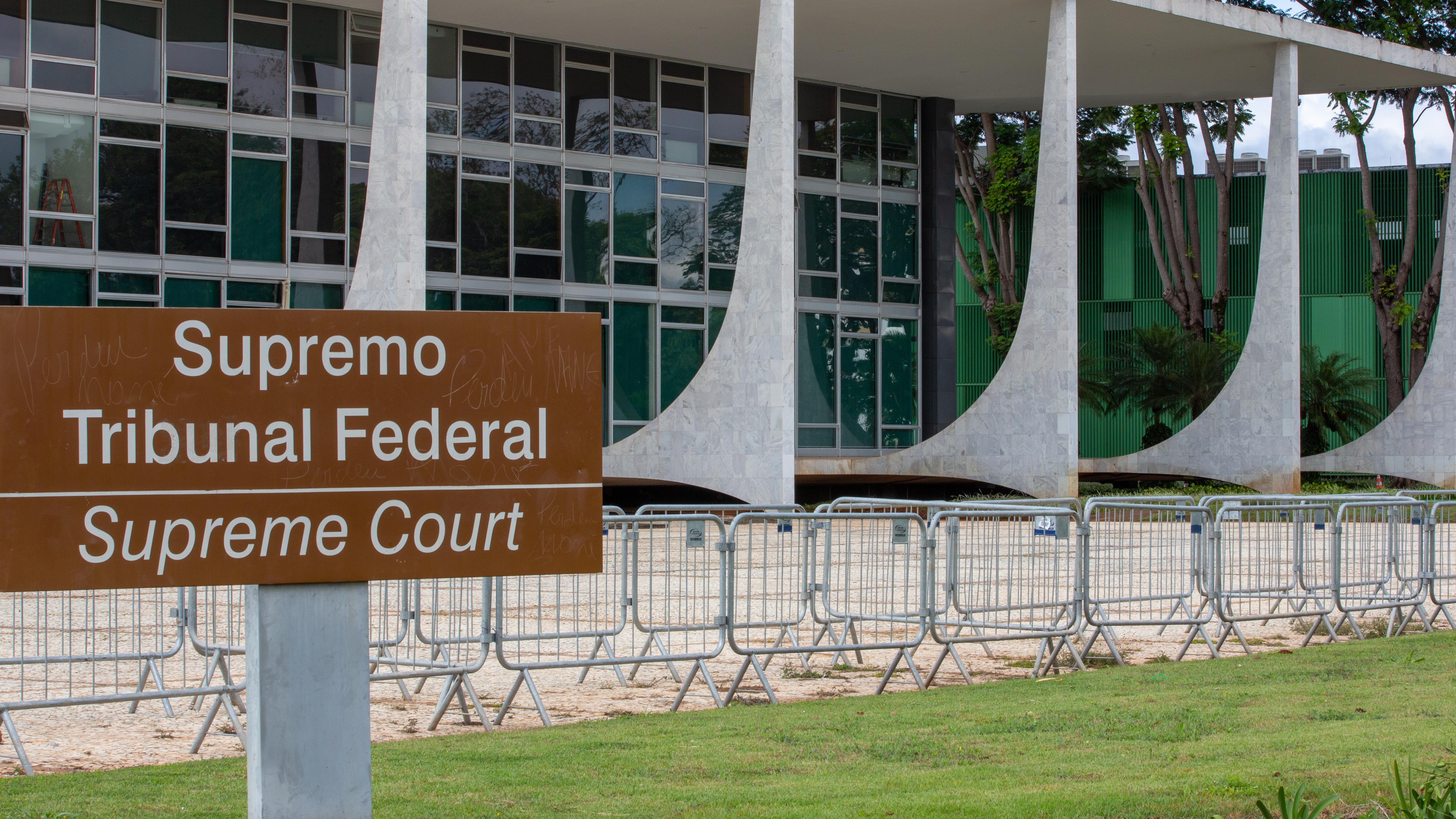STF pode marcar sessão extra para o julgamento de Bolsonaro e aliados.