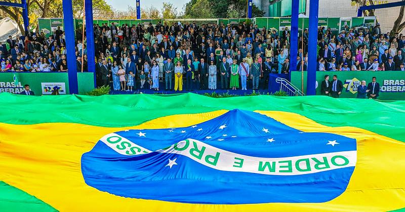 Palco com autoridades no desfile de 7 de Setembro: mote deste ano foi a defesa da soberania nacional.