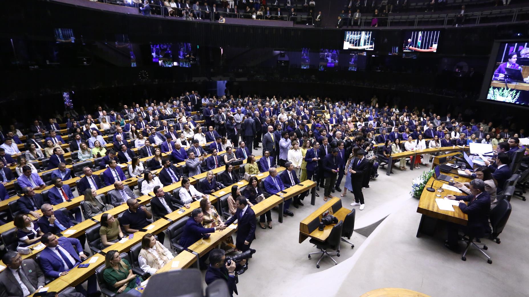 Câmara deve voltar a debater inclusão dos peritos criminais na PEC da Segurança Pública.