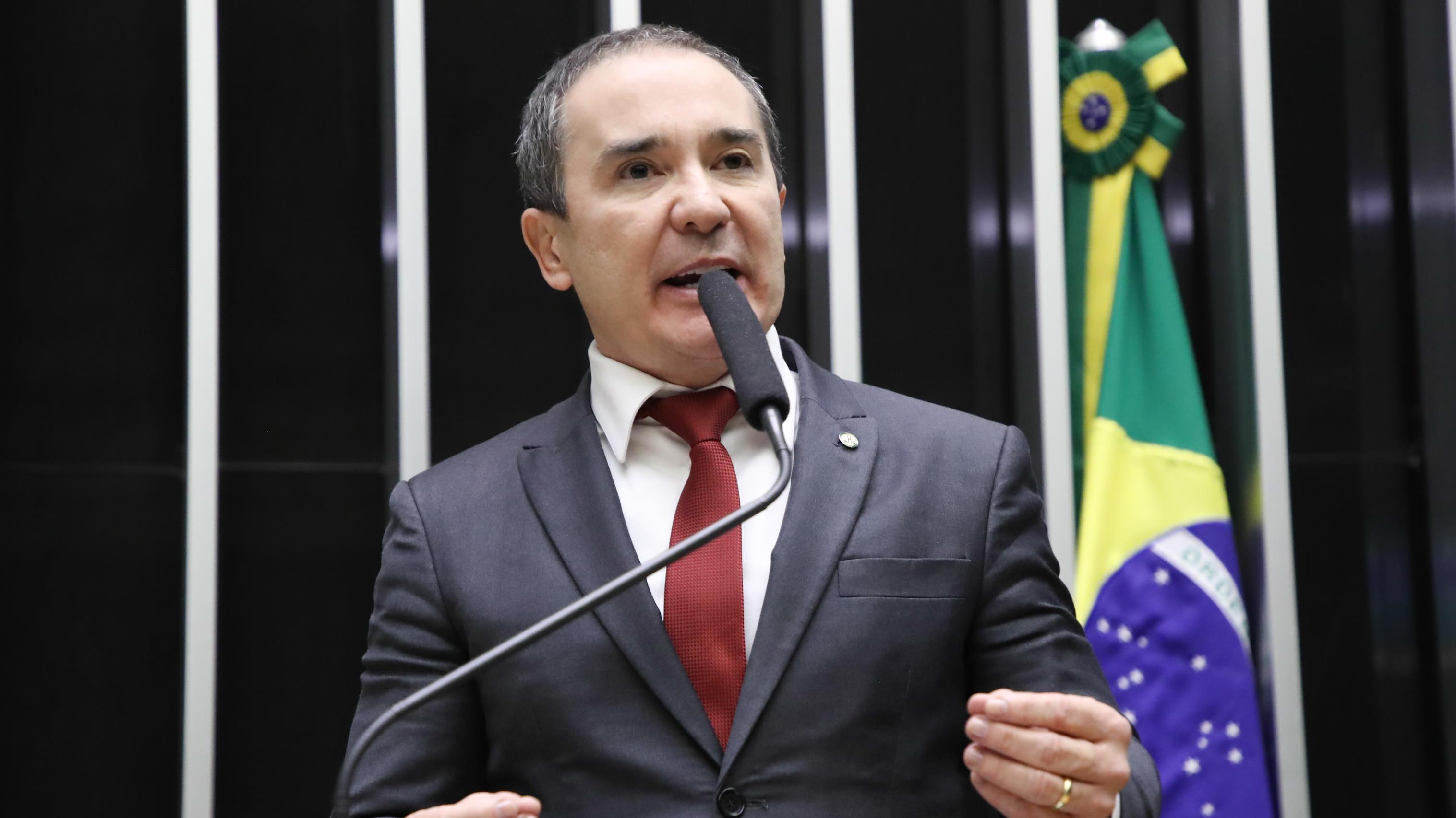 Deputado Duda Ramos apresenta projeto que endurece punições por desvios na saúde e educação. Deputado Duda Ramos apresenta projeto que endurece punições por desvios na saúde e educação.