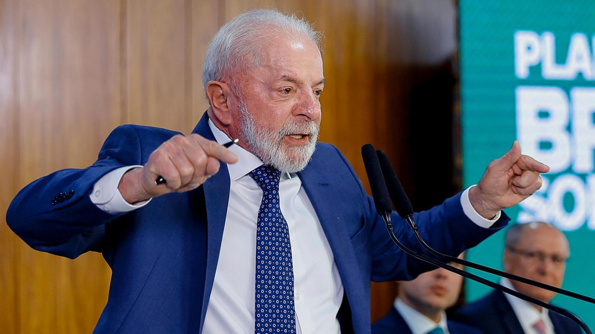 Lula afirma que o mundo observa o 