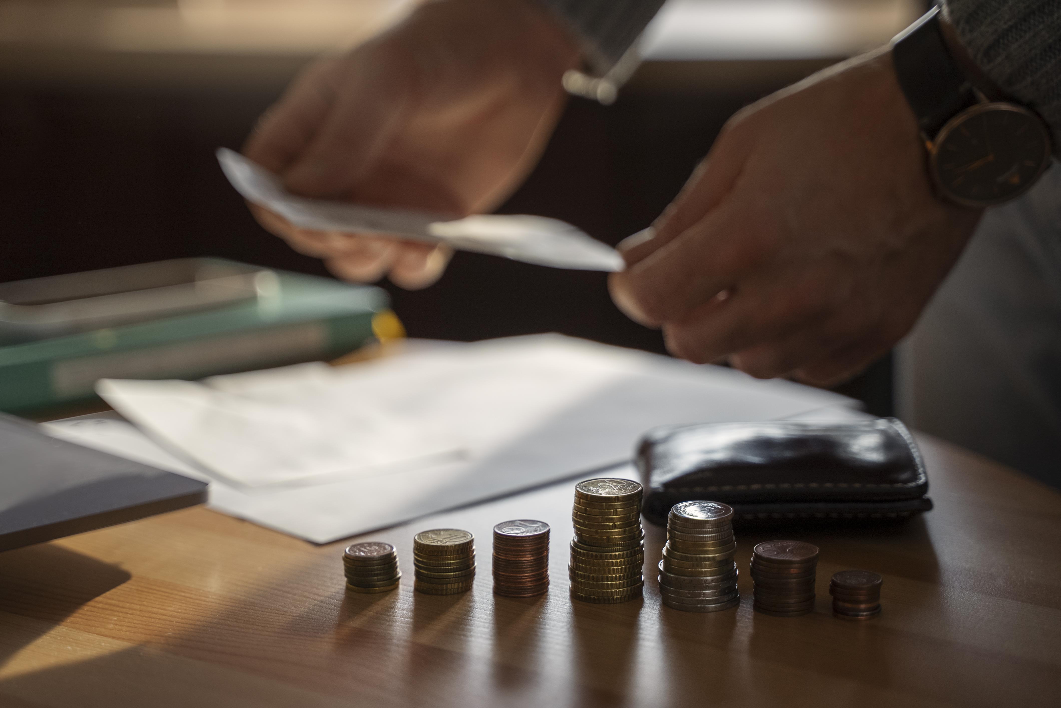 Lei é base para o controle de custos.