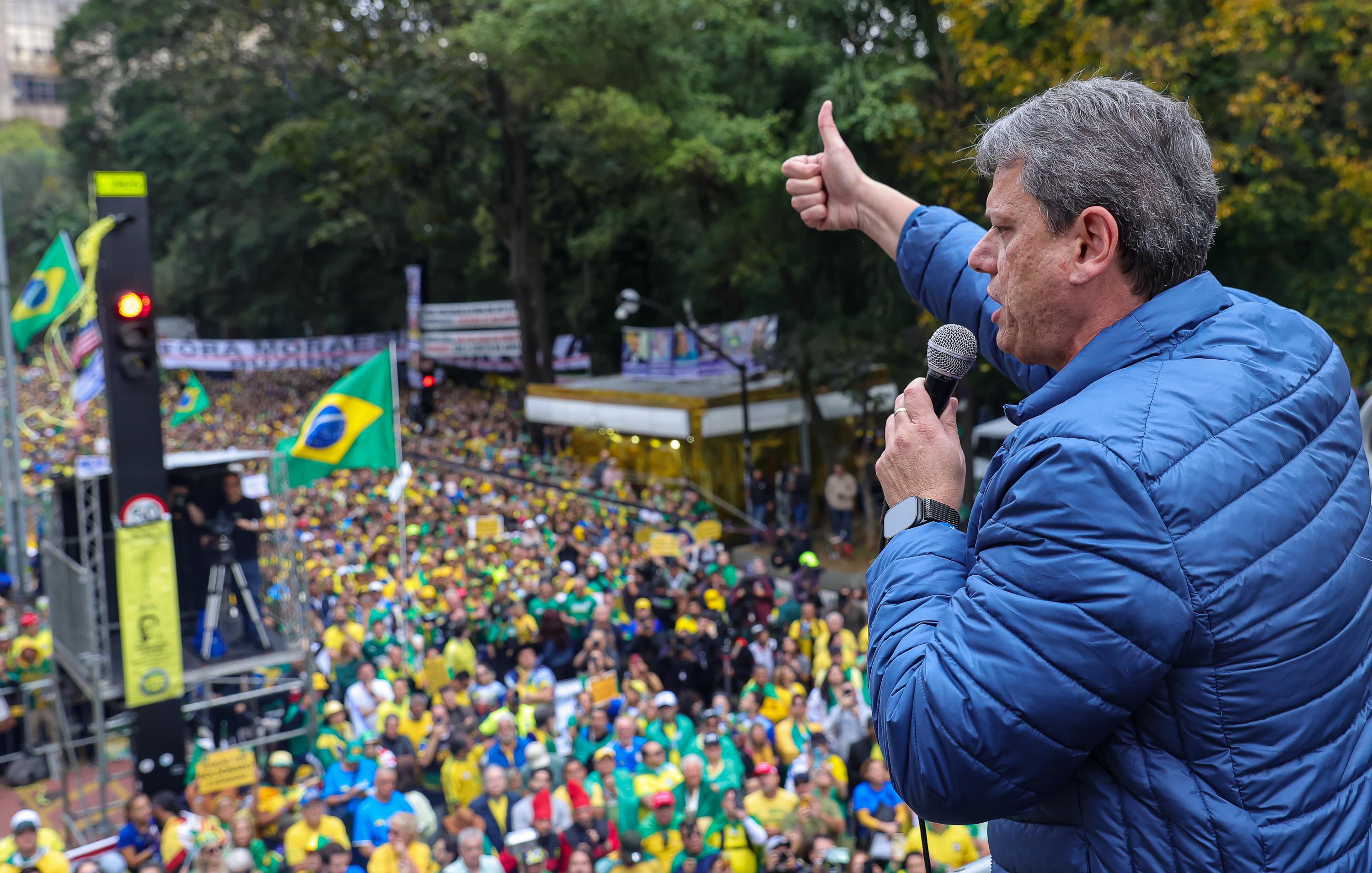 Tarcísio de Freitas na manifestação, no último domingo, em que atacou o Supremo e Alexandre de Moraes.