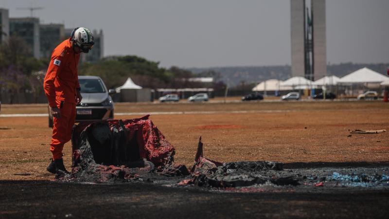 Incêndio começou por volta de 11h30.