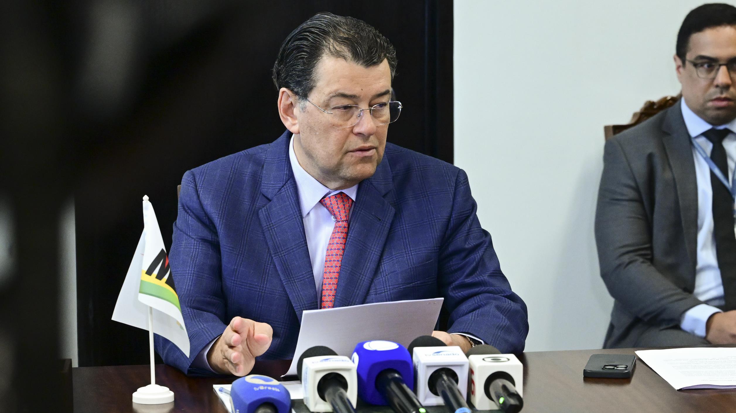 Senador propõe estrutura paritária e regras para garantir autonomia e transparência do comitê.