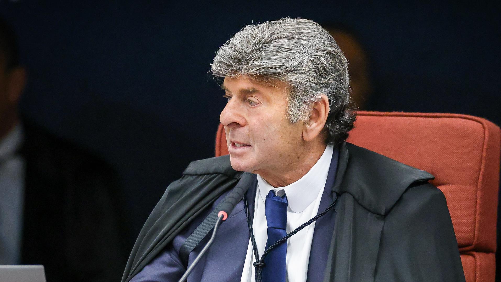 Fux argumenta que o golpe de Estado é um meio para a abolição da democracia, permitindo absorção entre crimes.