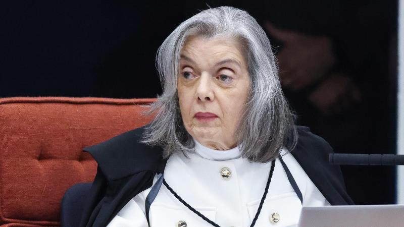 Cármen Lúcia avalia que sistemática de ataques ao processo eleitoral foi parte de uma estratégia organizada dos réus para o cometimento de crime.