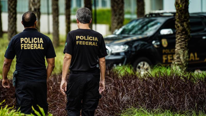 Deputados defendem autonomia e status constitucional de peritos criminais federais.