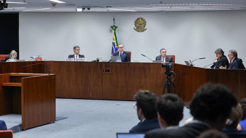 Voto de Fux isola ministro e fortalece discurso bolsonarista de perseguição.