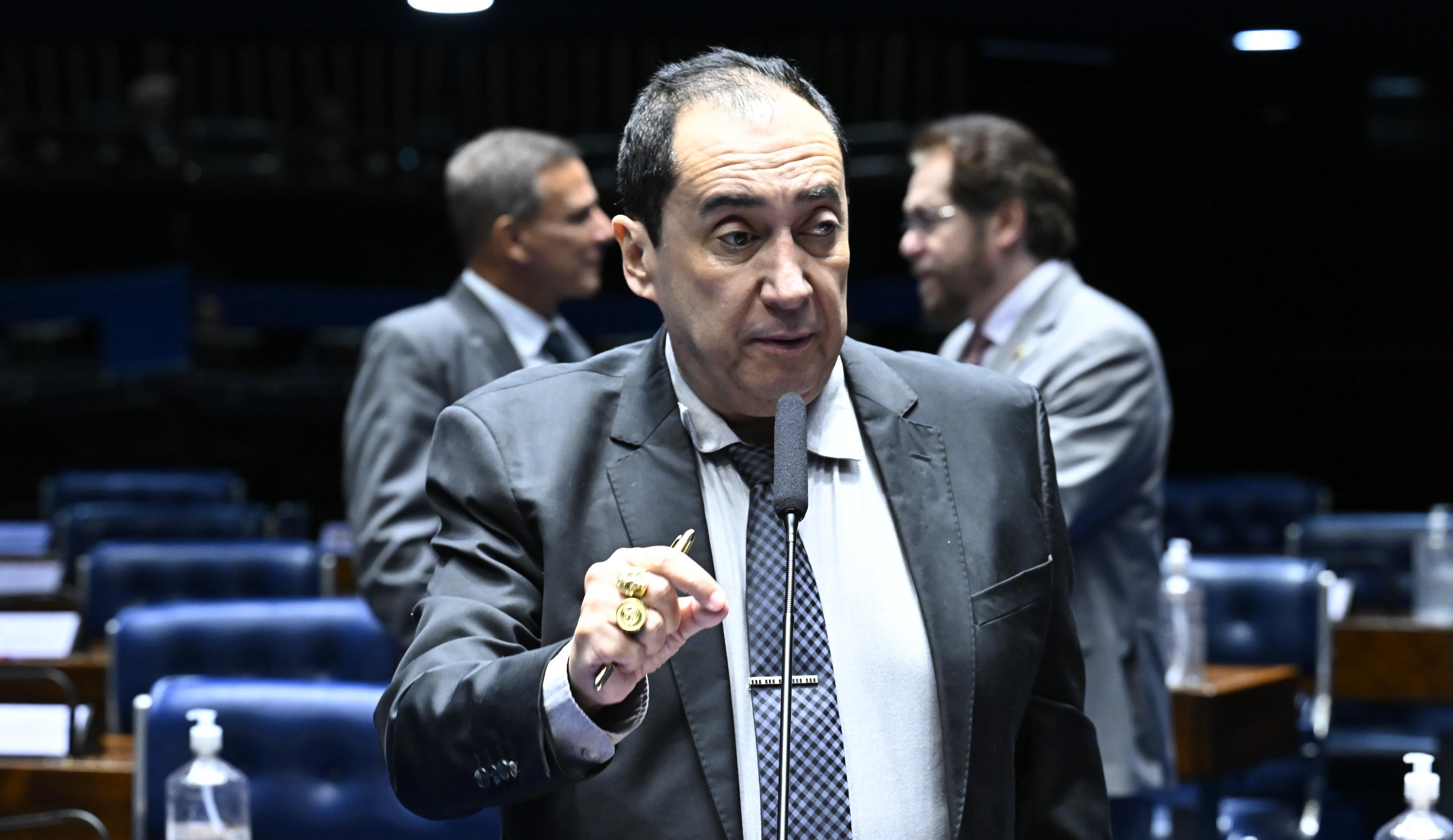 Senador Jorge Kajuru defende limites para apostas virtuais em projeto em tramitação no Senado.