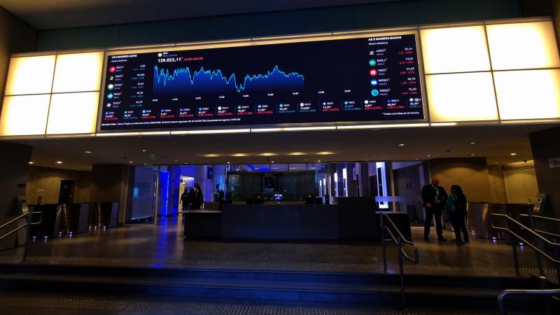 Painel eletrônico na Bolsa de Valores em São Paulo.