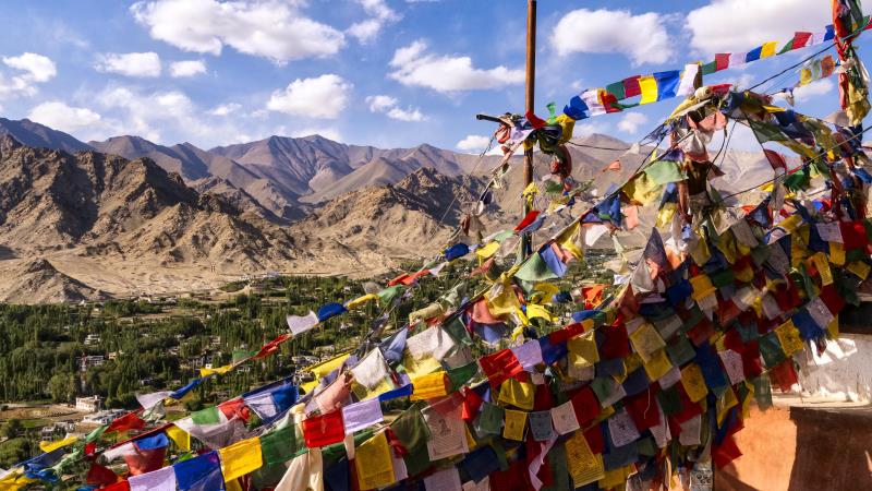 Protestos no Nepal expõem riscos da dependência das big techs.